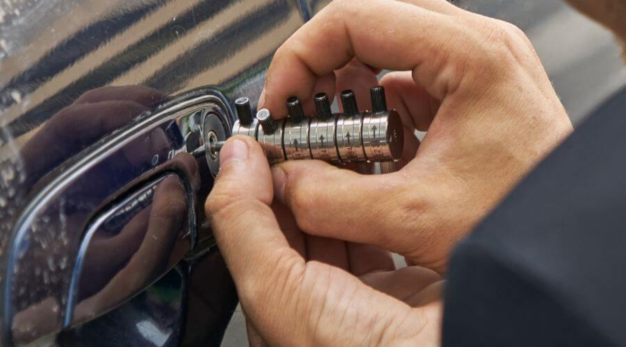 Professional residential roofers in Samburg, TN